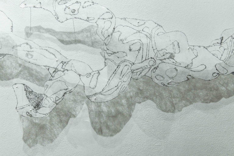 Barbara Lerch, In situ Hiver. 143 x 171 x 3 cm, encre de chine sur papiers épinglés, mars 2022 Crédit photo : Sébastien Ferraro
